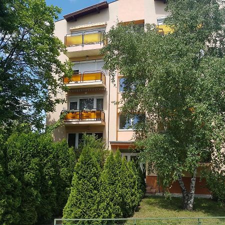 Bazsi Apartman Siofok Luaran gambar