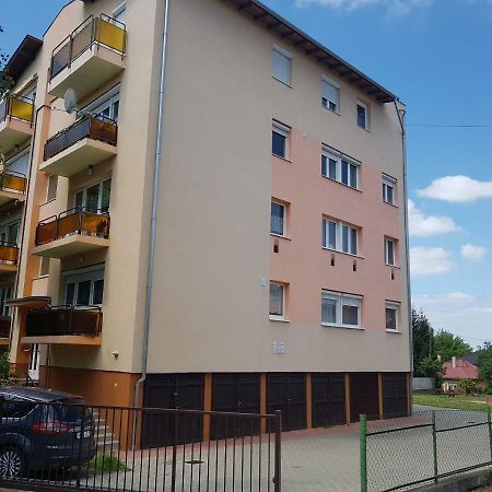 Bazsi Apartman Siofok Luaran gambar