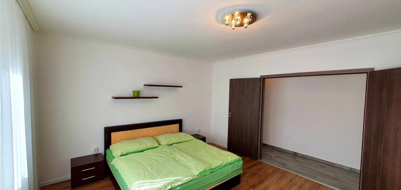 Bazsi Apartman Siofok Luaran gambar