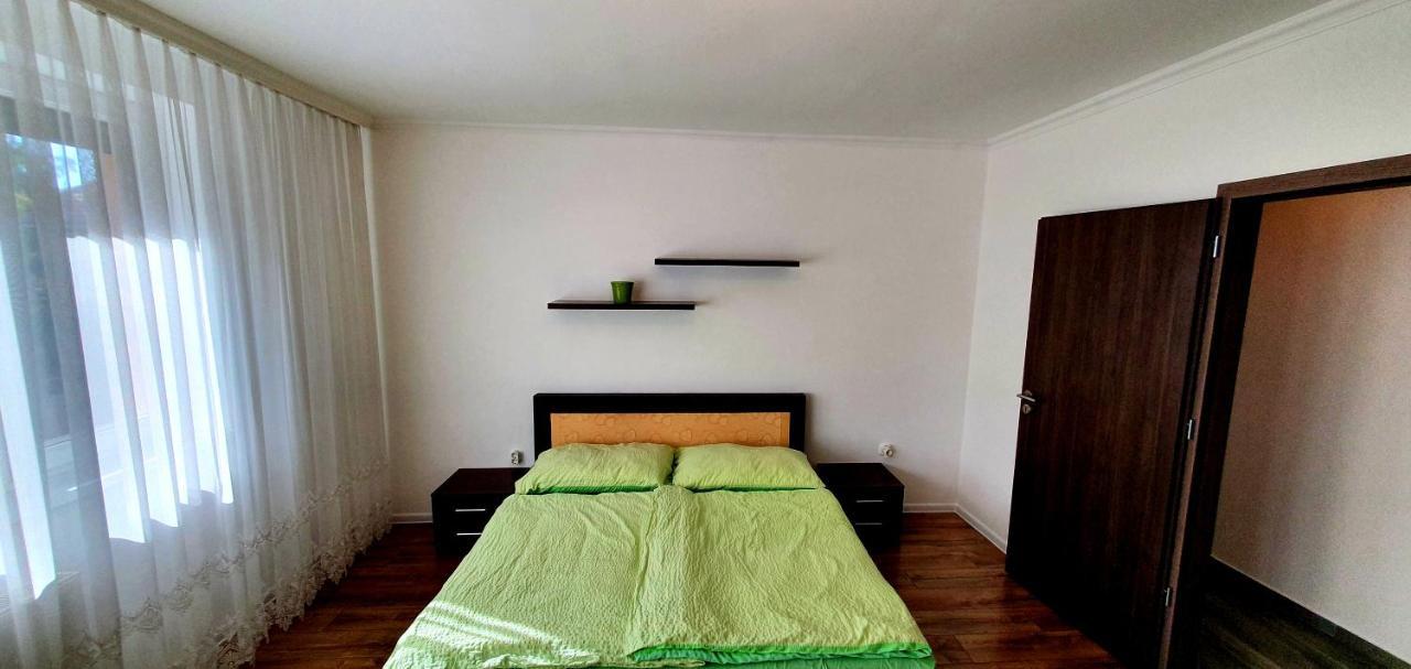 Bazsi Apartman Siofok Luaran gambar