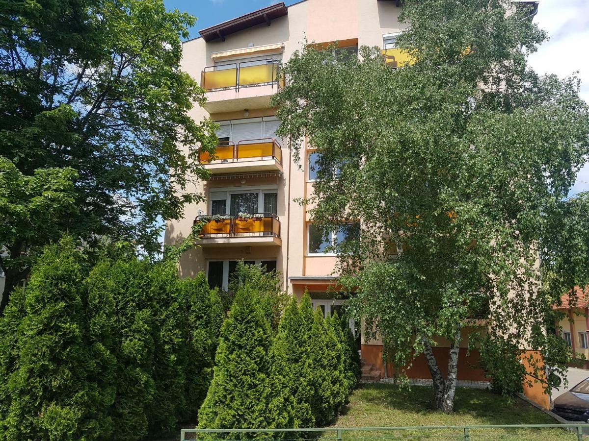 Bazsi Apartman Siofok Luaran gambar