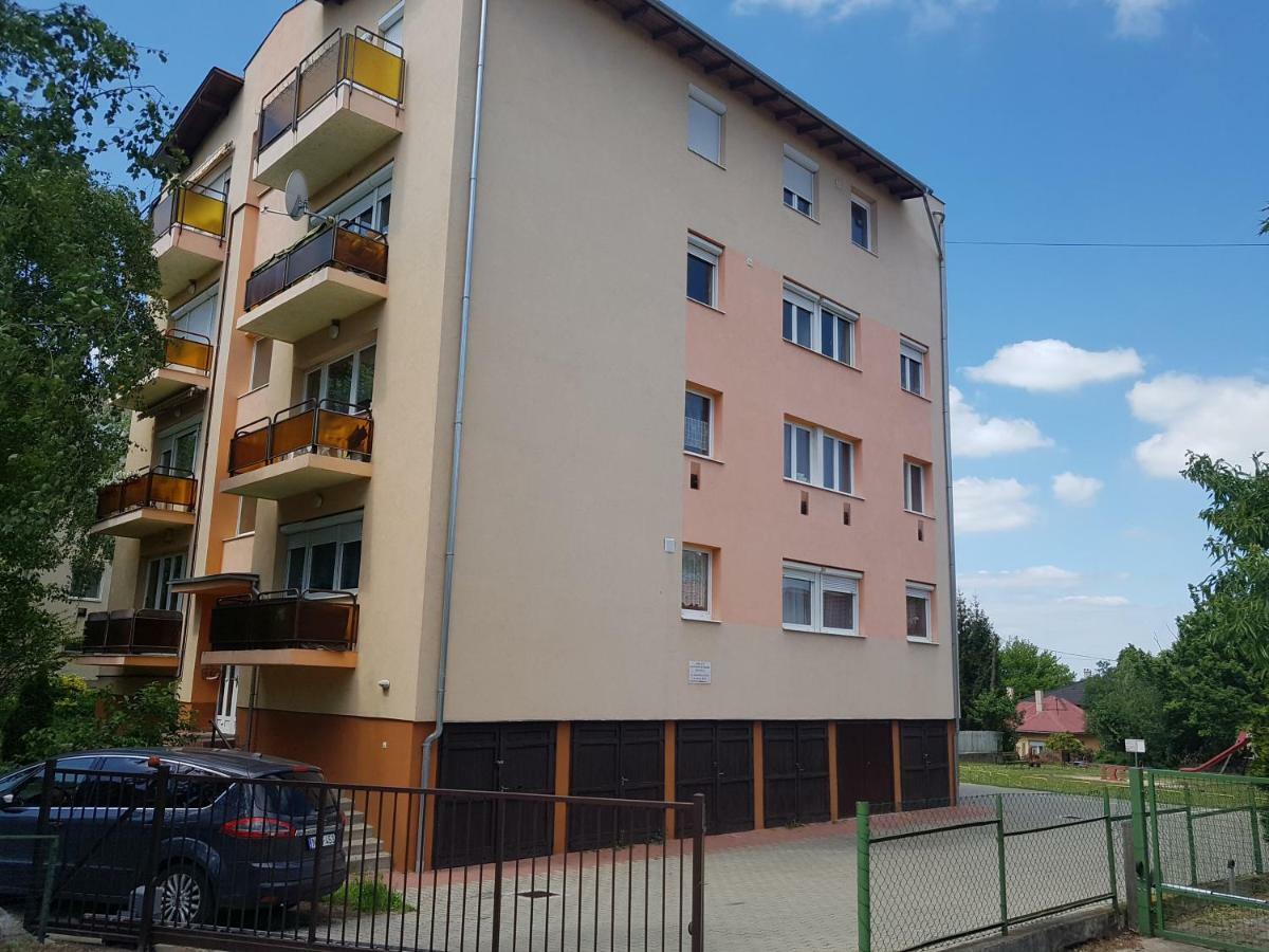 Bazsi Apartman Siofok Luaran gambar
