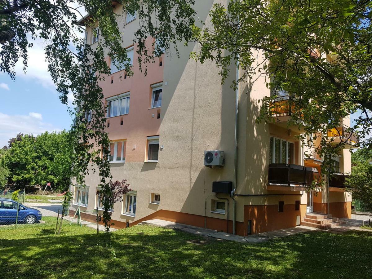 Bazsi Apartman Siofok Luaran gambar